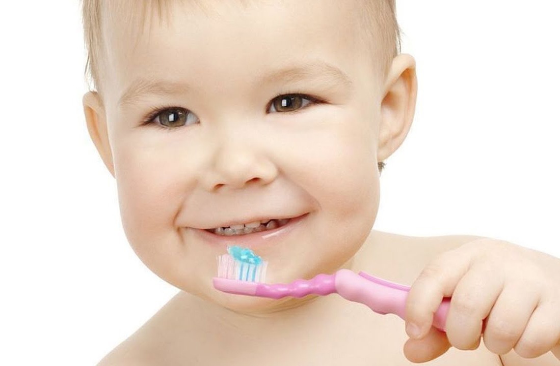 Что будет, если чистить зубы без пасты: отвечает стоматолог